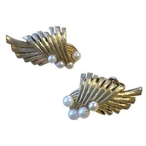 Vintage Cultra Simulated Pearl Clip Earrings Signed Wings of Freedom Classic